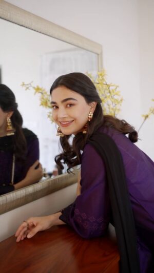 Saheefa Jabbar Khattak Instagram - Eid Celebrations just got a whole lot better with @edenrobe festive collection! From bold prints to elegant designs, they’ve got everything to add glam to your festivities! 😍
Jewels by @print_therapy
Khussa by @tjk_designs_ @dazzlebysarah
Video by @cinematicsbyjawad
Makeup by @usam_here
Eid ke Rang - Festive Collection ‘23 | Now available with FLAT 25% OFF in-stores and online at edenrobe.com
#edenrobe #EidkeRang #festivecollection #unstitched #pret #edenrobehappening