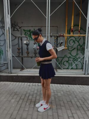 Saheefa Jabbar Khattak Instagram - 👟🦕