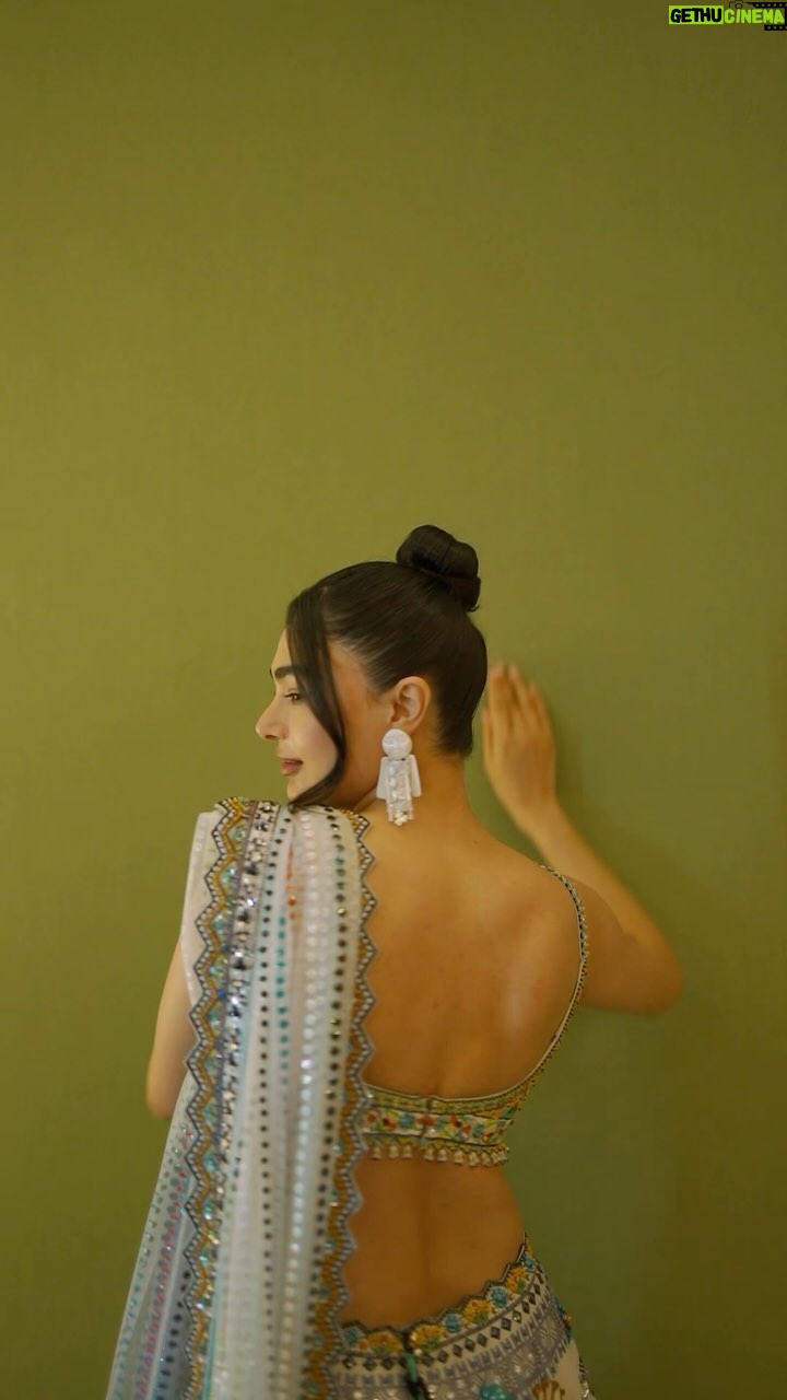 Saheefa Jabbar Khattak - 10.2K Likes - @nomiansari x @hammzzaaa  x @usam_here  x @bali.knack x @wallmasterpk  x @a.z.livingspaces x @monkeysandonkeys