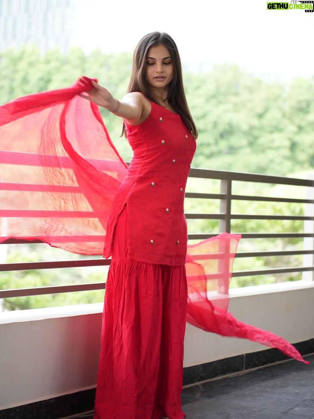 Sai Ramya Pasupuleti - 54.3K Likes - 🌺 ♥️
📷: @robseye_photography 
Wearing: @mrda.hyderabad
