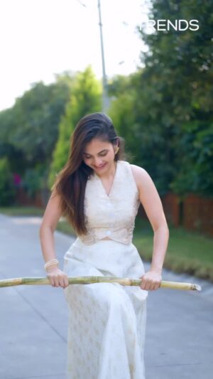 Sai Ramya Pasupuleti Instagram - Festive fashion that feels as good as it looks ✨
Light layers, easy silhouettes and details that elevate every Sankranti moment 🌼

From traditional favourites to modern essentials, there’s a look for every plan.
Plus, festive shopping comes with a little extra joy 🎁
Shop for ₹3499  & get amazing gifts at TRENDS🛍️ 

Style that celebrates with you 🤍

#TRENDS #Sankranti#Edit #Festive#Comfort Trending
ModernEthnic FusionStyle WesternWear