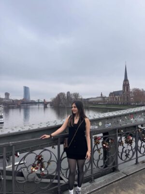 Sai Ramya Pasupuleti Instagram - Missing the Frankfurt Christmas markets the lights, the warmth, the smell of mulled wine, and that slow winter magic ✨🎄
@visitfrankfurt #visitfrankfurt
@aviareps.india
#aviarepsindia
@parul_d07