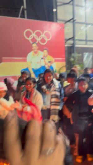 Saikhom Mirabai Chanu Instagram - Lohri celebration with my young weightlifters 🔥🥳❤️