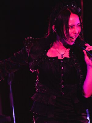 Saiki Atsumi Instagram - ⁡
⁡
I sing whenever I want.

... which is pretty much all the time, haha.
⁡
⁡♡

Thank you.
@pickles_0808 
⁡
#bandmaid
