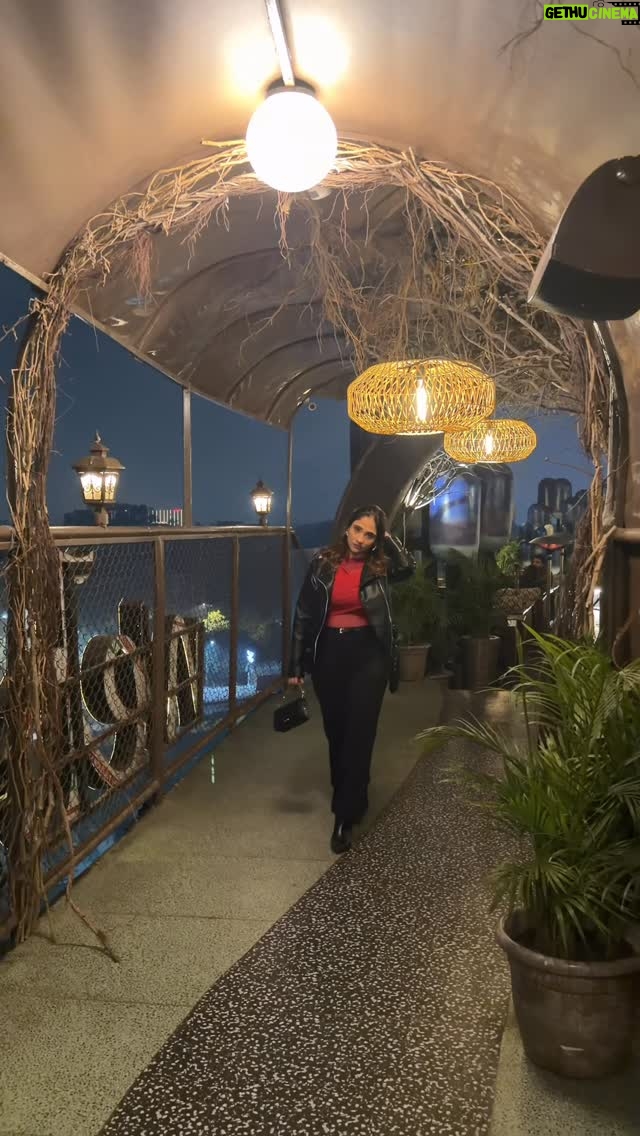 Saima - 5.7K Likes - 💕💕💕