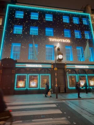 Saira Khan Instagram - 21yrs married today. Celebrations @thewolseley. Kids have cottoned on we like to celebrate so want to tag along 🤣! A stroll through London all lit up was perfect. 

Hope you enjoy my tongue in cheek tips for a happy marriage… would love to hear your tips and suggestions!