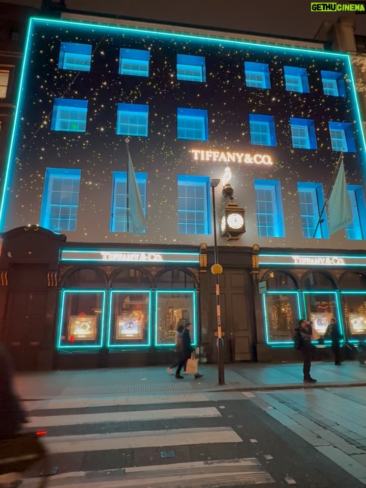 Saira Khan - 1.9K Likes - 21yrs married today. Celebrations @thewolseley. Kids have cottoned on we like to celebrate so want to tag along 🤣! A stroll through London all lit up was perfect. 

Hope you enjoy my tongue in cheek tips for a happy marriage… would love to hear your tips and suggestions!