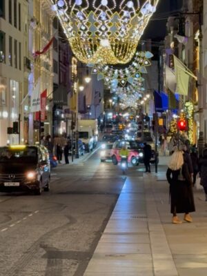Saira Khan Instagram - 21yrs married today. Celebrations @thewolseley. Kids have cottoned on we like to celebrate so want to tag along 🤣! A stroll through London all lit up was perfect. 

Hope you enjoy my tongue in cheek tips for a happy marriage… would love to hear your tips and suggestions!