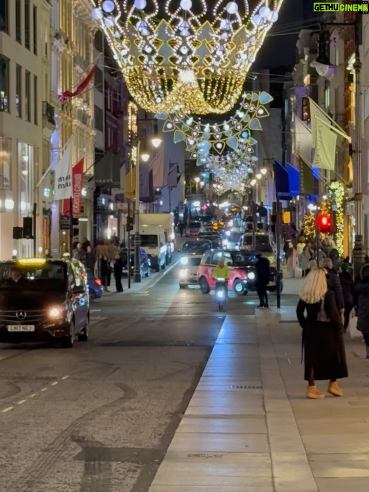 Saira Khan - 1.9K Likes - 21yrs married today. Celebrations @thewolseley. Kids have cottoned on we like to celebrate so want to tag along 🤣! A stroll through London all lit up was perfect. 

Hope you enjoy my tongue in cheek tips for a happy marriage… would love to hear your tips and suggestions!