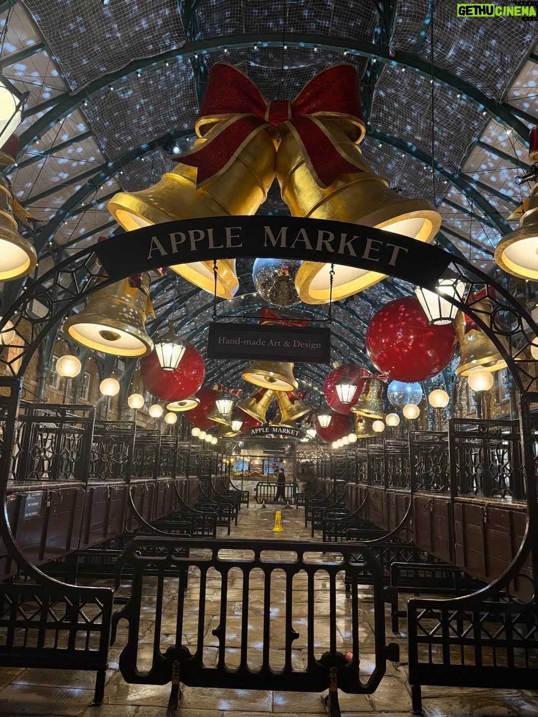 Saira Khan - 1.9K Likes - 21yrs married today. Celebrations @thewolseley. Kids have cottoned on we like to celebrate so want to tag along 🤣! A stroll through London all lit up was perfect. 

Hope you enjoy my tongue in cheek tips for a happy marriage… would love to hear your tips and suggestions!