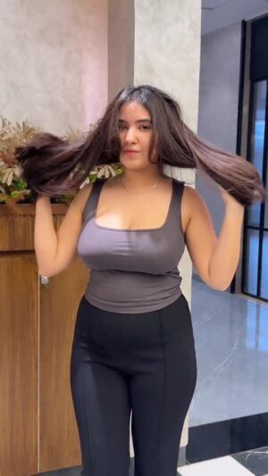 Sakshi Agrawal Instagram - Just another blow dry 🤷🏻‍♀️🤳🏼

.

.

.
#hairlove #blowdry #blowdried #haircolor #lookoftheday 
[look of the day, hair color, hairstyling]