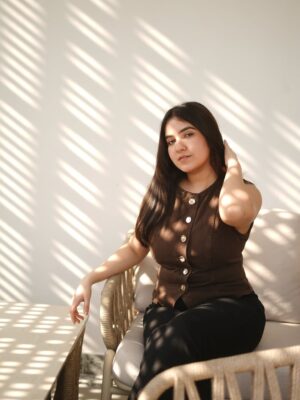 Sakshi Agrawal Instagram - Brown sugar season? 🤎🧸

.

.

.
#brown #portraits #lookoftheday #waistcoat 
[outfit of the day, browns, neutral color, basics, waistcoats]
