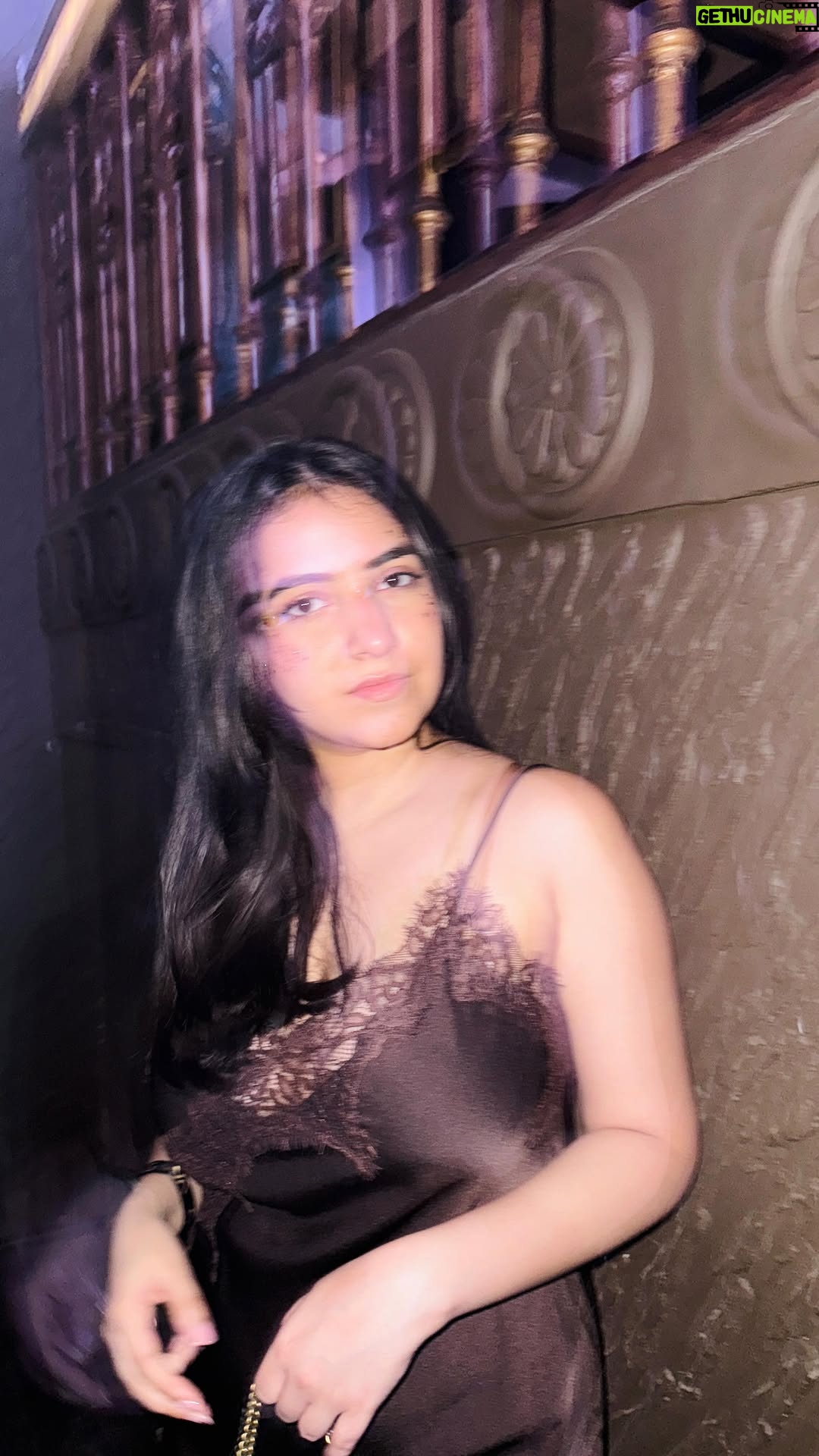 Sakshi Agrawal - 7.5K Likes - 🧚🏻‍♀️✨

.

#slomo #krishkapoor #party 
[Sparkles, sparkly makeup, parties ]