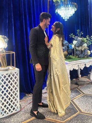 Sakshi Chhajed Instagram - Woh Meri Jaan Hai Par
Kabhi Kabhi Gussa Karti Hai
Utar Jaata Hai Jab Gussa
To Phir Mujhpe Marti Hai😍🥰

#viralcouole #2025wedding #puneinfluencer #punecoupleblogger