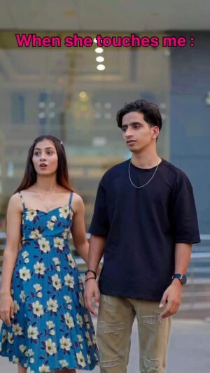 Sakshi Gupta Instagram - She touches me ā electricityš„¶
I touch her ā ādonāt touch me, idiot š
.
.
.
.
#funnyvideos #reelitfeelit #featured