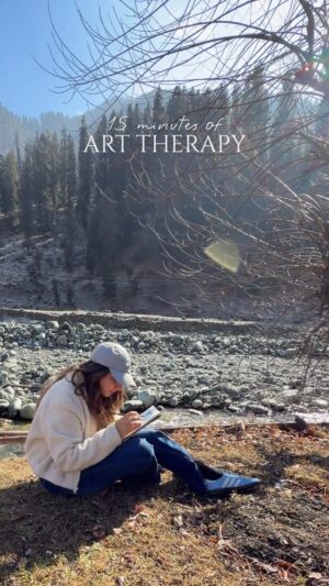 Sakshi Khullar Instagram - 15 mins artwork but remembered forever 🏔️ That’s how moments find their way into my black diary.
#sakshikhullarart #pleinairpainter #mountainlover #chillaikalan #guachepainting