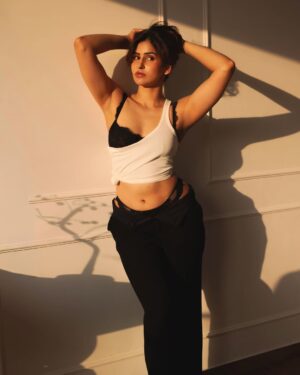 Sakshi Malik Instagram - Golden hour did most of the talking
šø: @pranjalj.111
Styling: @nupur_p @gaurvivdesai
Makeup: @nishisingh_muah
Hair: @gorandek