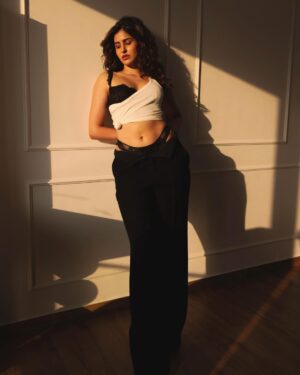 Sakshi Malik Instagram - Golden hour did most of the talking
šø: @pranjalj.111
Styling: @nupur_p @gaurvivdesai
Makeup: @nishisingh_muah
Hair: @gorandek