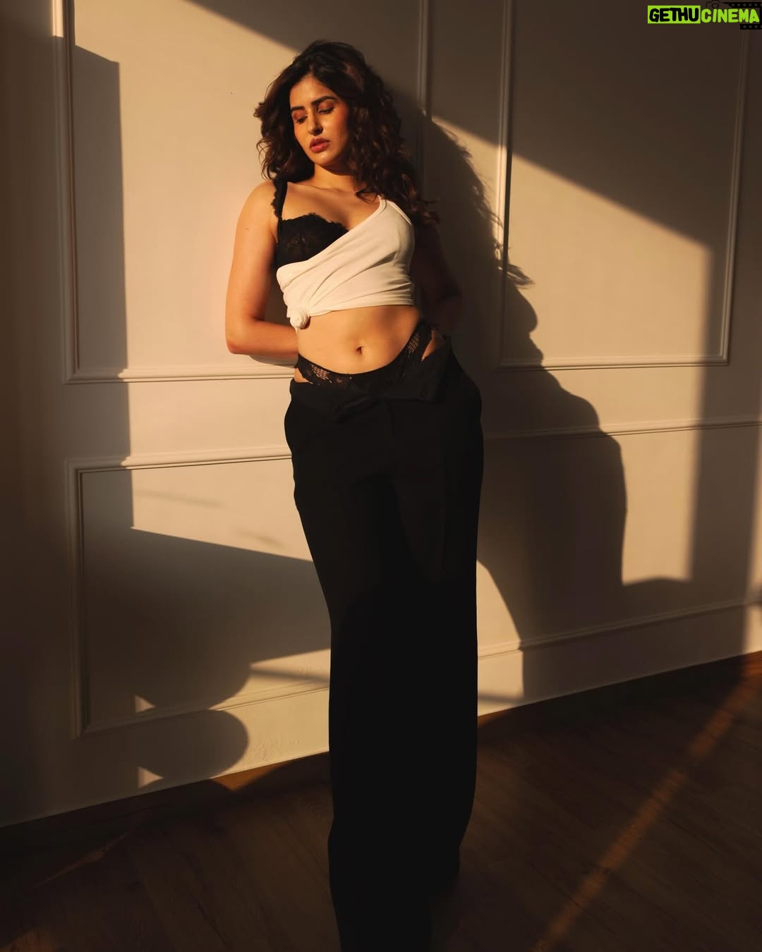 Sakshi Malik - 178.5K Likes - Golden hour did most of the talking 

📸: @pranjalj.111 
Styling: @nupur_p @gaurvivdesai 
Makeup: @nishisingh_muah 
Hair: @gorandek