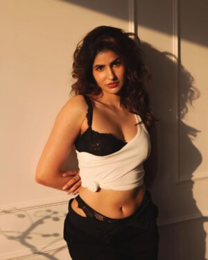 Sakshi Malik Instagram - Golden hour did most of the talking
šø: @pranjalj.111
Styling: @nupur_p @gaurvivdesai
Makeup: @nishisingh_muah
Hair: @gorandek