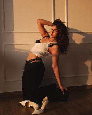 Sakshi Malik Instagram - Golden hour did most of the talking
šø: @pranjalj.111
Styling: @nupur_p @gaurvivdesai
Makeup: @nishisingh_muah
Hair: @gorandek