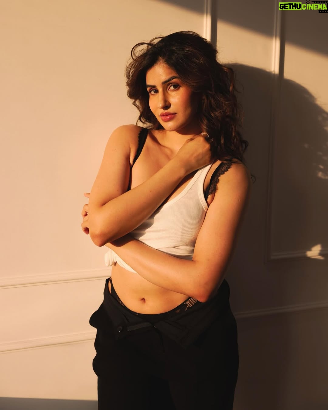 Sakshi Malik - 178.5K Likes - Golden hour did most of the talking 

📸: @pranjalj.111 
Styling: @nupur_p @gaurvivdesai 
Makeup: @nishisingh_muah 
Hair: @gorandek