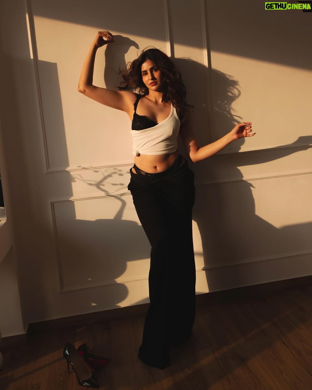 Sakshi Malik - 178.5K Likes - Golden hour did most of the talking 

📸: @pranjalj.111 
Styling: @nupur_p @gaurvivdesai 
Makeup: @nishisingh_muah 
Hair: @gorandek