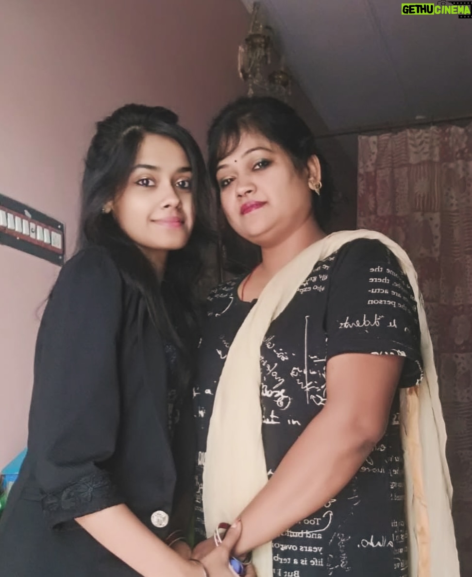 Sakshi Mihir - 7K Likes - 2016 ki photos 🥰 mummy ne rkkhi hui thi 😆😍 #majorthrowback