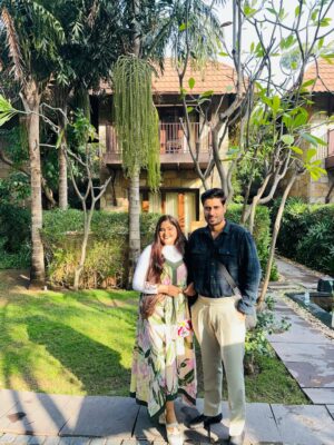 Sakshi Rajawat Instagram - You have the passport to my heart💌🧿
.
.
#honeymoon #jaipuriajodi #explore #trending #love