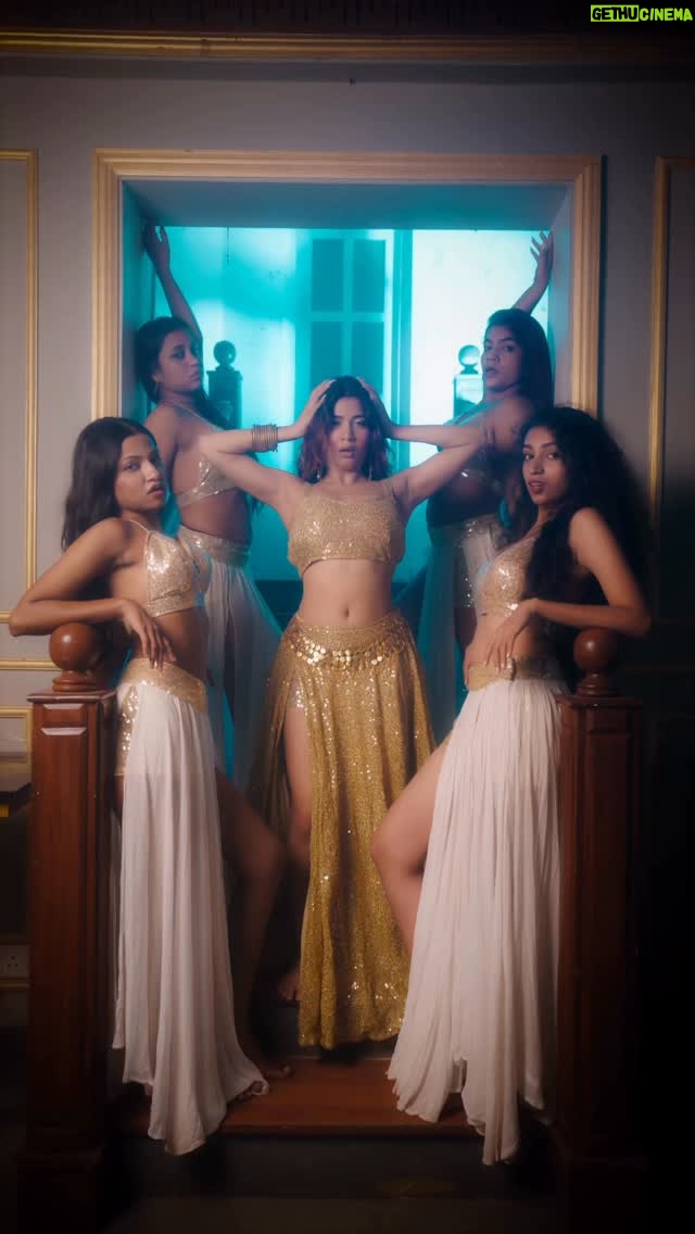 Sakshi Shrivas - 86K Likes - Bringing some heat with Nasheeli Aankhein 👀 ❤️‍🔥

Shot by: @damnhapppy 🫶🏻
Hair by my one and only @anitakumari1111_ 

Dancing w these cudiessss @roshhhhprajapati @queen_siddhivinayak @ashusakat_ @nidhishivhare_0 🫶🏻

@shivanisharma_officia @kabirduhansingh @zeemusiccompany #NasheeliAankhein #ShivaniSharma #KabirDuhanSingh #ZeeMusicCompany #ZeeMusic #sakshishrivas