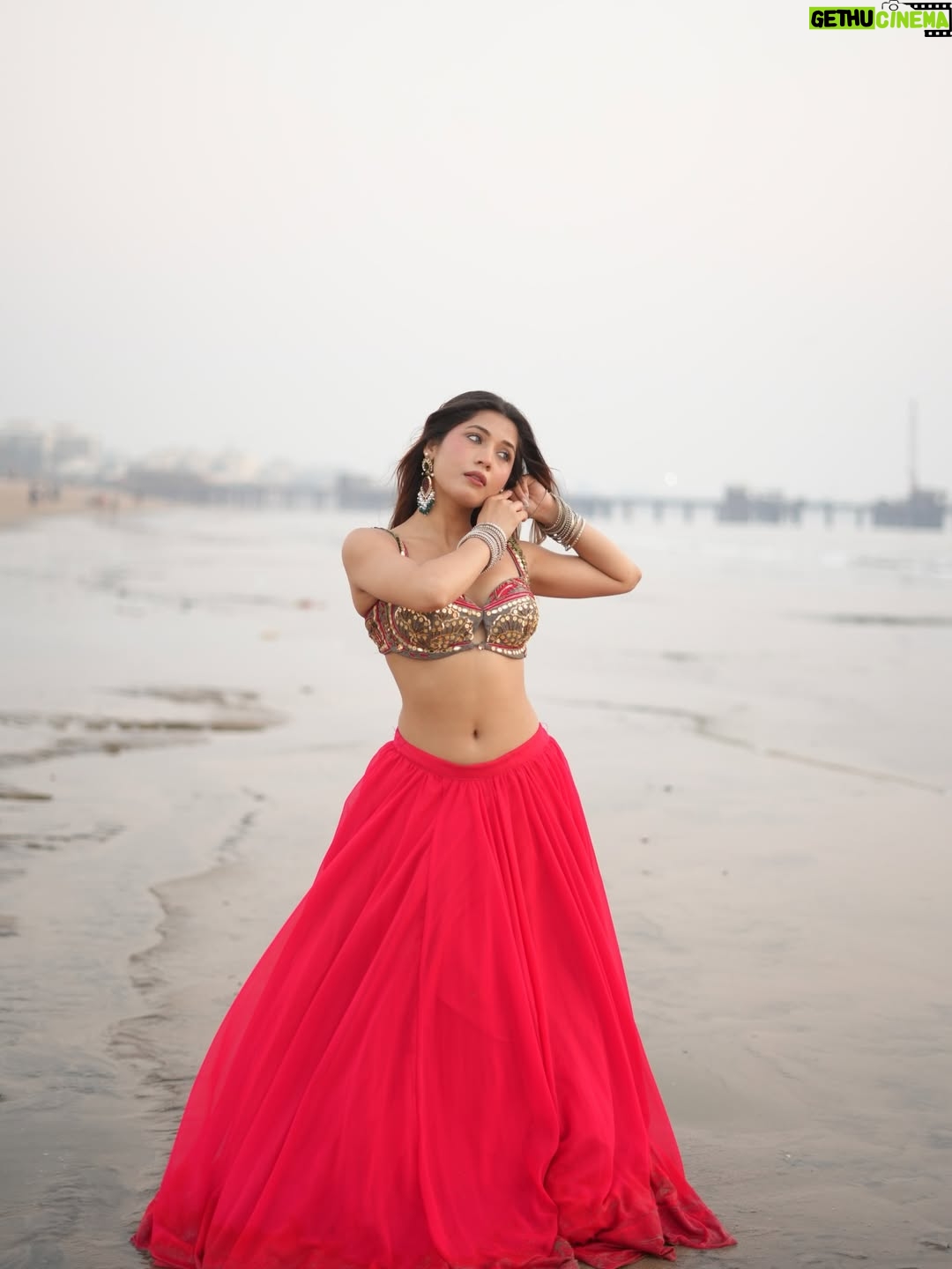Sakshi Shrivas - 120.3K Likes - When in doubt, post everything and let Instagram deal with it... btw which ones your fav? ❤️✨