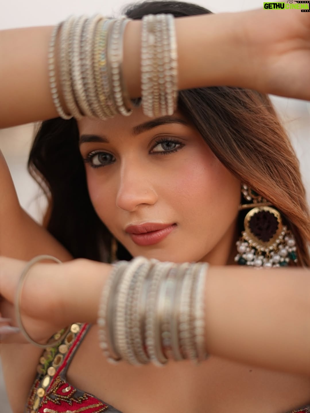 Sakshi Shrivas - 120.3K Likes - When in doubt, post everything and let Instagram deal with it... btw which ones your fav? ❤️✨