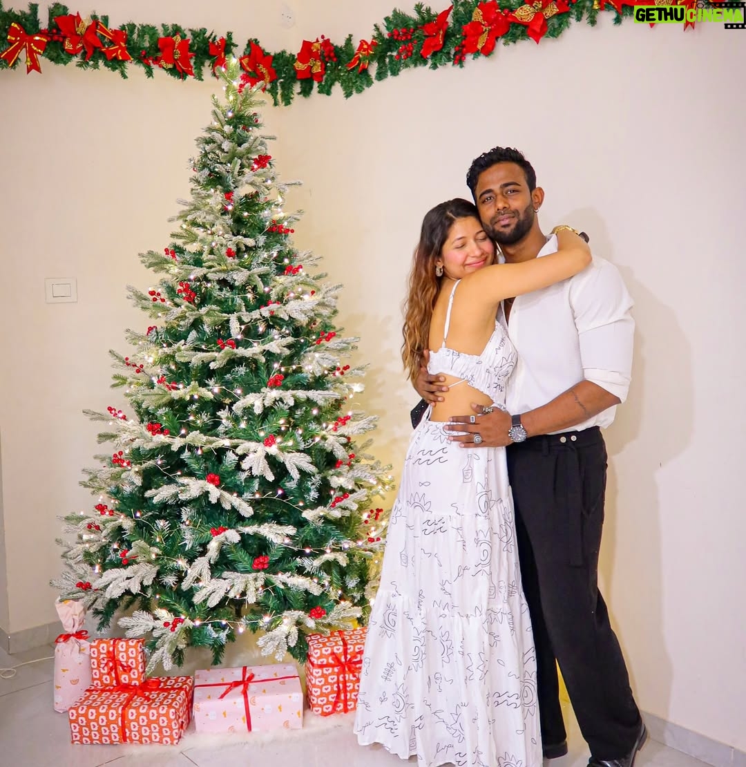 Sakshi Shrivas - 131.6K Likes - Merry Christmas Everyone 🎄❤️

#family #christmas #merrychristmas❤️