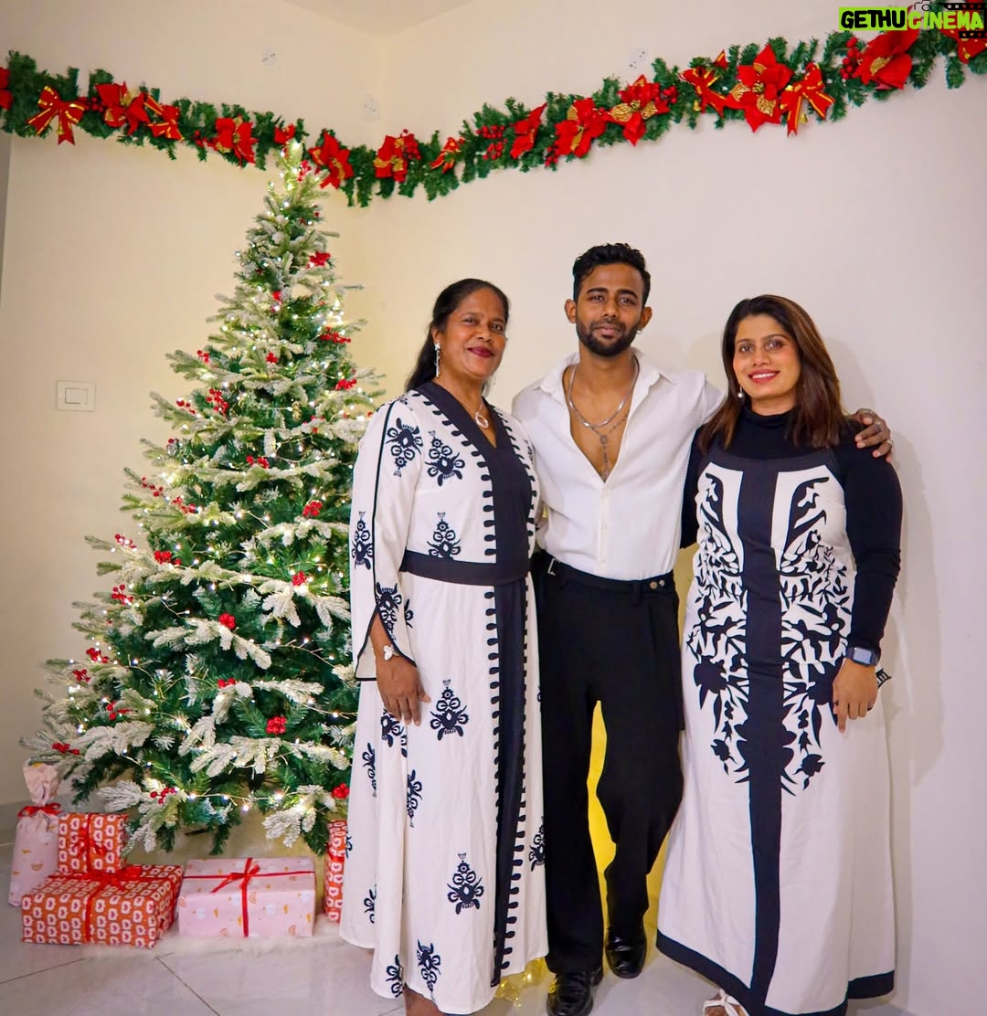 Sakshi Shrivas - 131.6K Likes - Merry Christmas Everyone 🎄❤️

#family #christmas #merrychristmas❤️