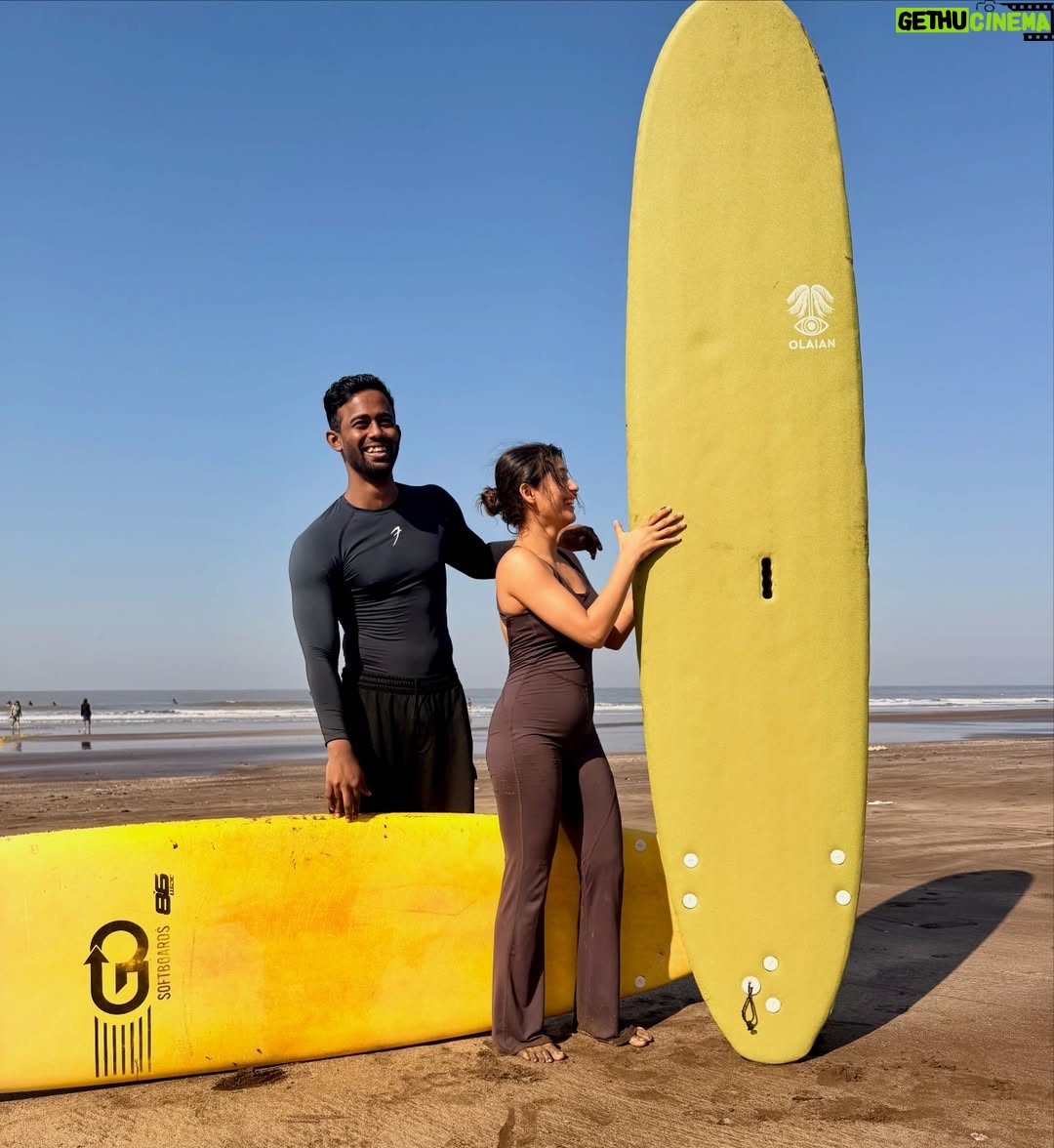 Sakshi Shrivas - 73.9K Likes - First time surfing.
Last minute plans.
Good people.
Lots of memories.
Very happy day 🤍🌊