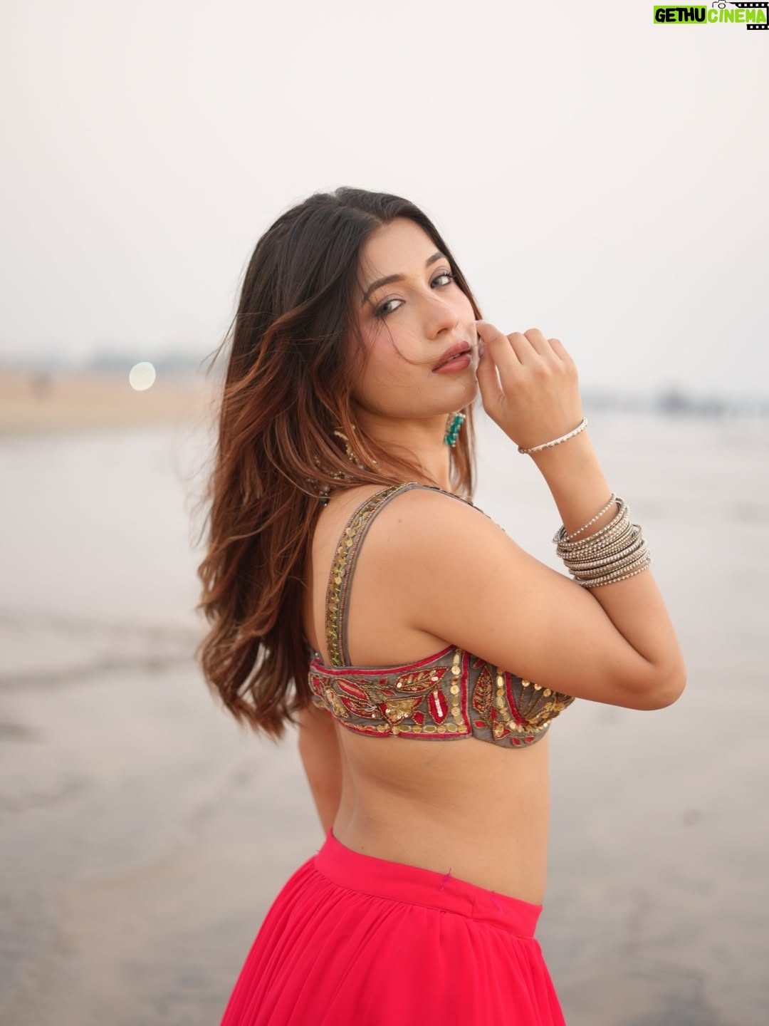 Sakshi Shrivas - 120.3K Likes - When in doubt, post everything and let Instagram deal with it... btw which ones your fav? ❤️✨