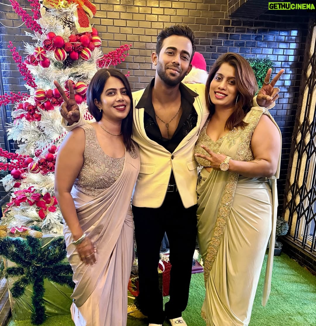 Sakshi Shrivas - 131.6K Likes - Merry Christmas Everyone 🎄❤️

#family #christmas #merrychristmas❤️