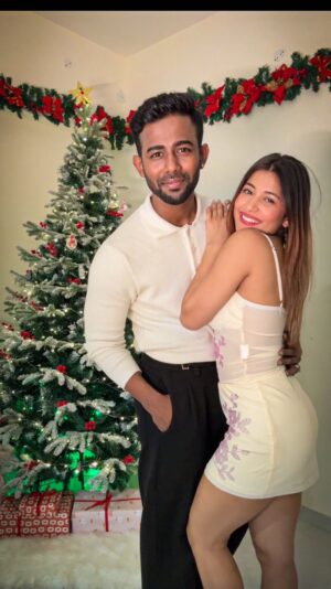 Sakshi Shrivas Instagram - All I want for Christmas is You ❤️ @sakshishrivas___
#christmas #sakstin #explore #merrychristmaseveryone #merrychristmas🎄