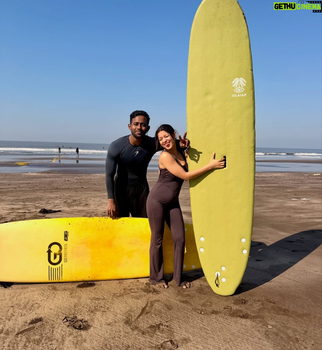 Sakshi Shrivas - 73.9K Likes - First time surfing.
Last minute plans.
Good people.
Lots of memories.
Very happy day 🤍🌊