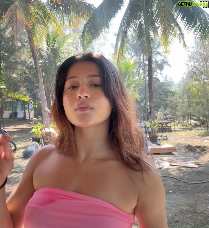 Sakshi Shrivas - 73.9K Likes - First time surfing.
Last minute plans.
Good people.
Lots of memories.
Very happy day 🤍🌊