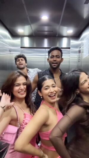 Sakshi Shrivas Instagram - I am Not sure if Splitsvilla selects crazy people like us or creates them what do you think 😂
Just for information this is us at 2 am 🫶🏼🤪 @sakshishrivas___ @jashwanth_bopanna @shubhi.joshi4 @unnatitomarrr
#splitsvilla #friends #explore #trend
