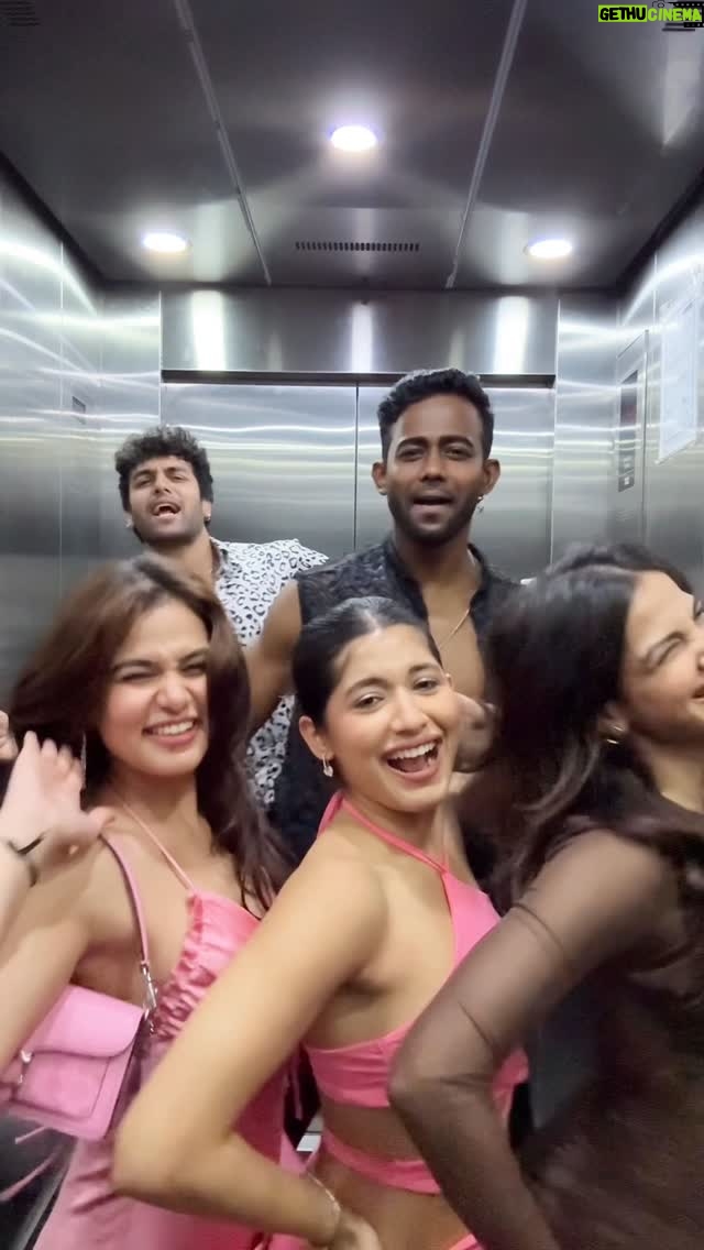 Sakshi Shrivas - 133.3K Likes - I am Not sure if Splitsvilla selects crazy people like us  or creates them what do you think 😂 

Just for information this is us at 2 am 🫶🏼🤪 @sakshishrivas___ @jashwanth_bopanna @shubhi.joshi4 @unnatitomarrr 

#splitsvilla #friends #explore #trend