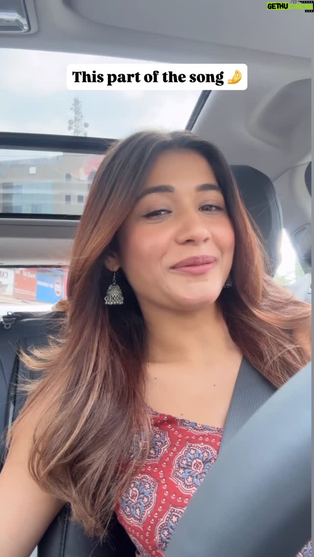 Sakshi Shrivas - 492.8K Likes - Since y’all spammed my dms to post this!!! 😭❤️❤️❤️
If only I could sing like herrrr! You’re a legend @shreyaghoshal 🫶🏻