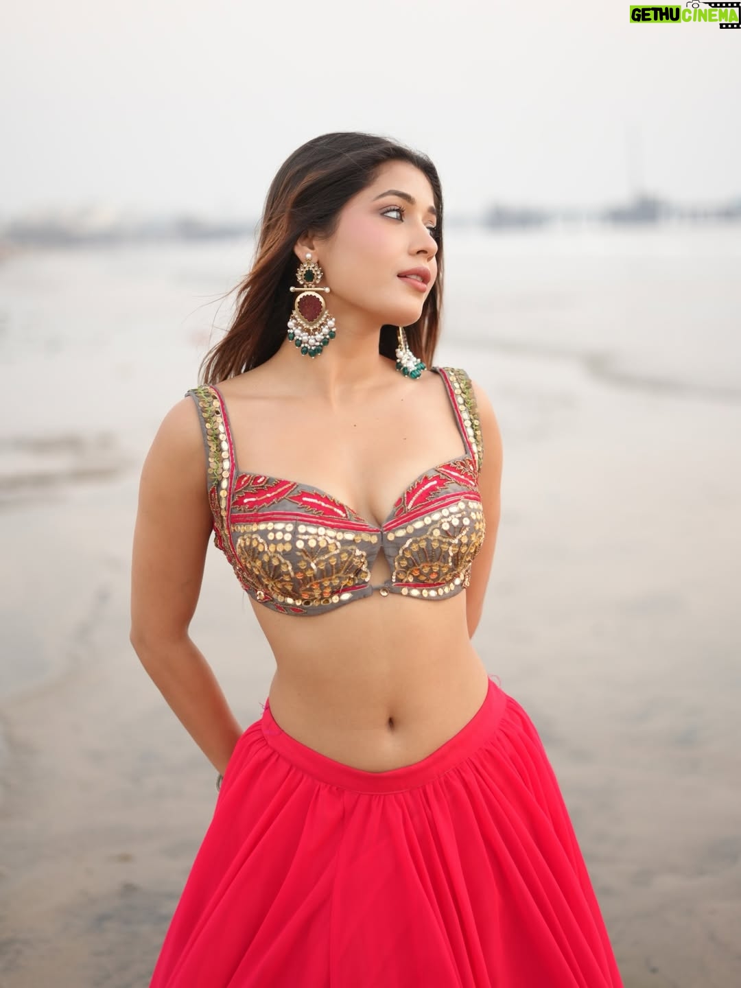Sakshi Shrivas - 120.3K Likes - When in doubt, post everything and let Instagram deal with it... btw which ones your fav? ❤️✨