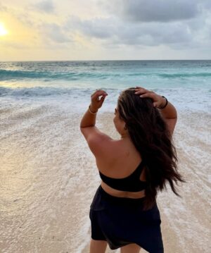 Sakshi sharma Instagram - Salwater heals Everything 🧿🤍🙏🏻
#Bali #livinginwithGG