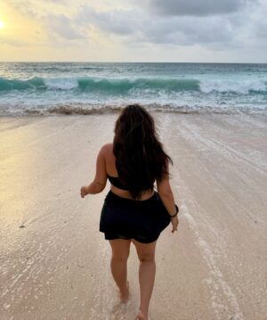 Sakshi sharma Instagram - Salwater heals Everything 🧿🤍🙏🏻
#Bali #livinginwithGG