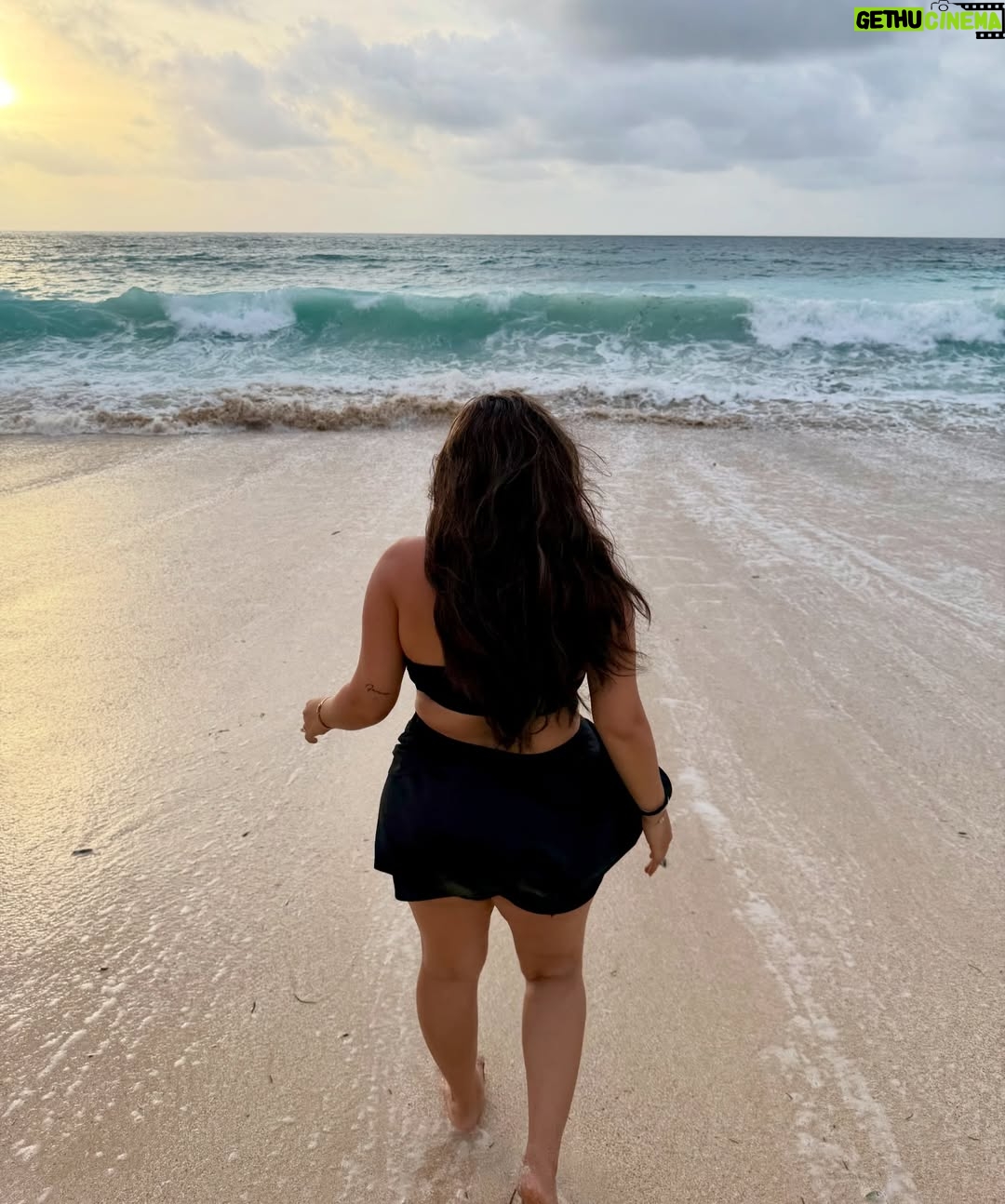 Sakshi sharma - 2.6K Likes - Salwater heals Everything 🧿🤍🙏🏻
#Bali #livinginwithGG