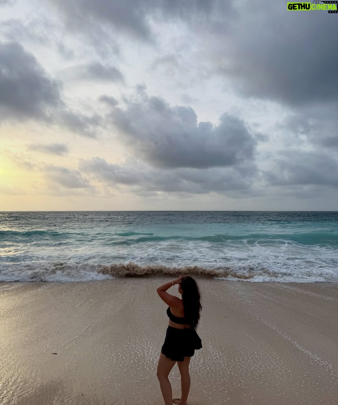 Sakshi sharma - 2.6K Likes - Salwater heals Everything 🧿🤍🙏🏻
#Bali #livinginwithGG