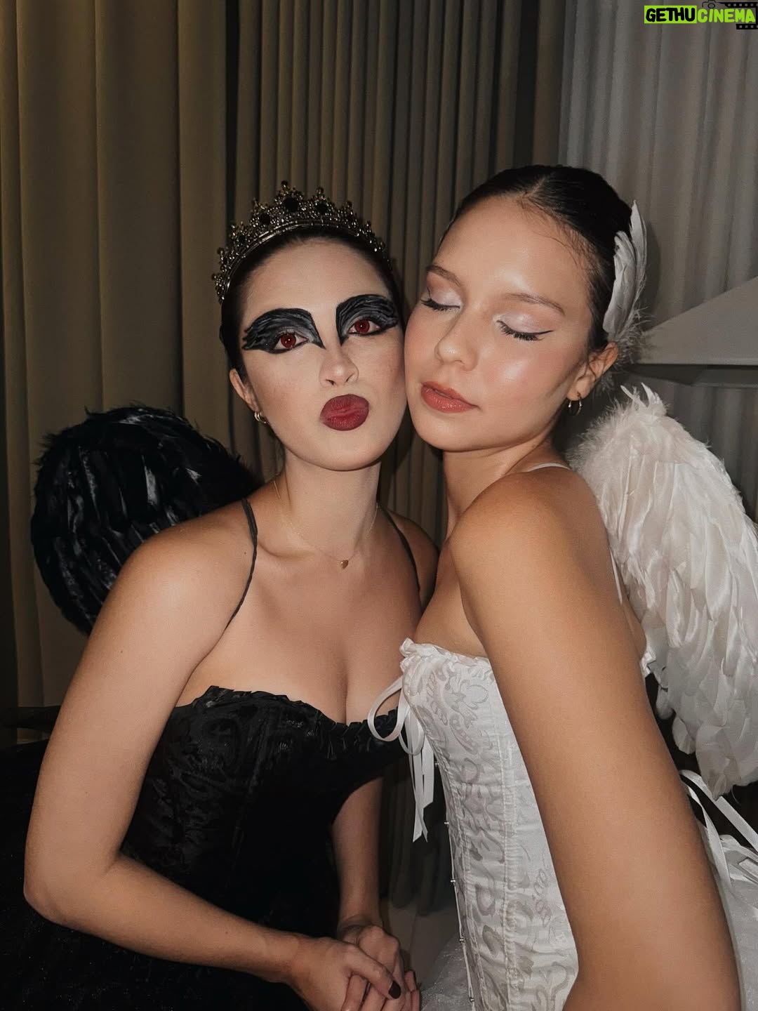 Sam Cruz - 24.9K Likes - halloweekend 🎃🐈‍⬛