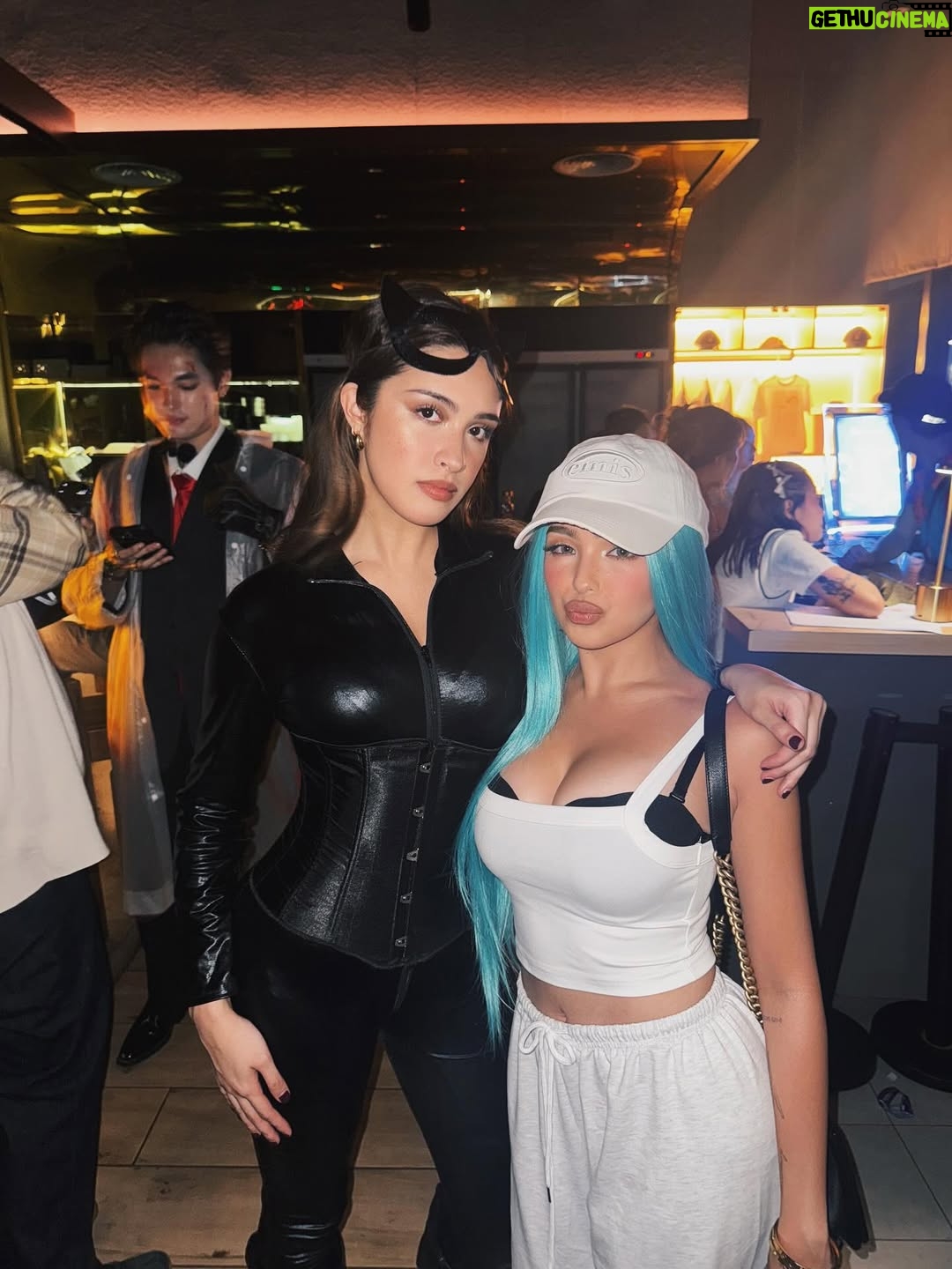 Sam Cruz - 24.9K Likes - halloweekend 🎃🐈‍⬛